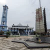 Alun-Alun dan Mesjid Agung Banjar belum mendapat sentuhan renovasi, lantaran asetnya belum diserahkan ke Pemkot Banjar, Selasa 4 Februari 2025.