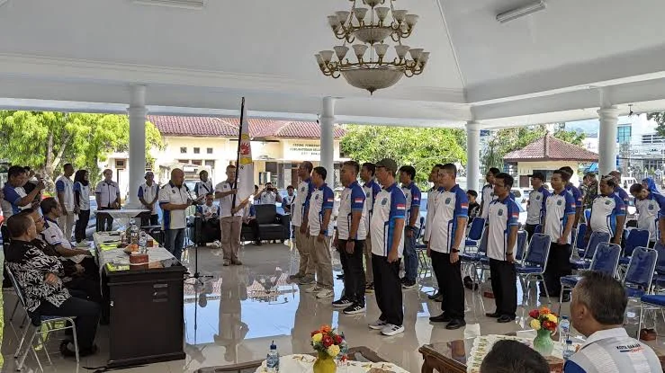 Sebanyak 40 Koordinator Olahraga Kecamatan (KOK) dilantik sebelum pelaksanaan Pekan olah raga kota jilid 1 tahun 2024. Kini ramai, hadiah juara umum Rp25 juta belum cair. (Cecep Herdi/Jabar Ekspres)