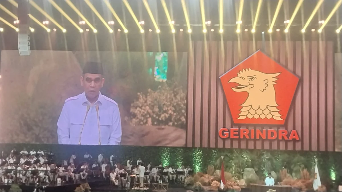 Sekretaris Jenderal Partai Gerindra, Ahmad Muzani saat menyampaikan keterangan hasil KLB dihadapan ribuan kader Partai Gerindra di SICC, Kabupaten Bogor, pada Sabtu (15/2). Foto: Regi / Jabar Ekspres