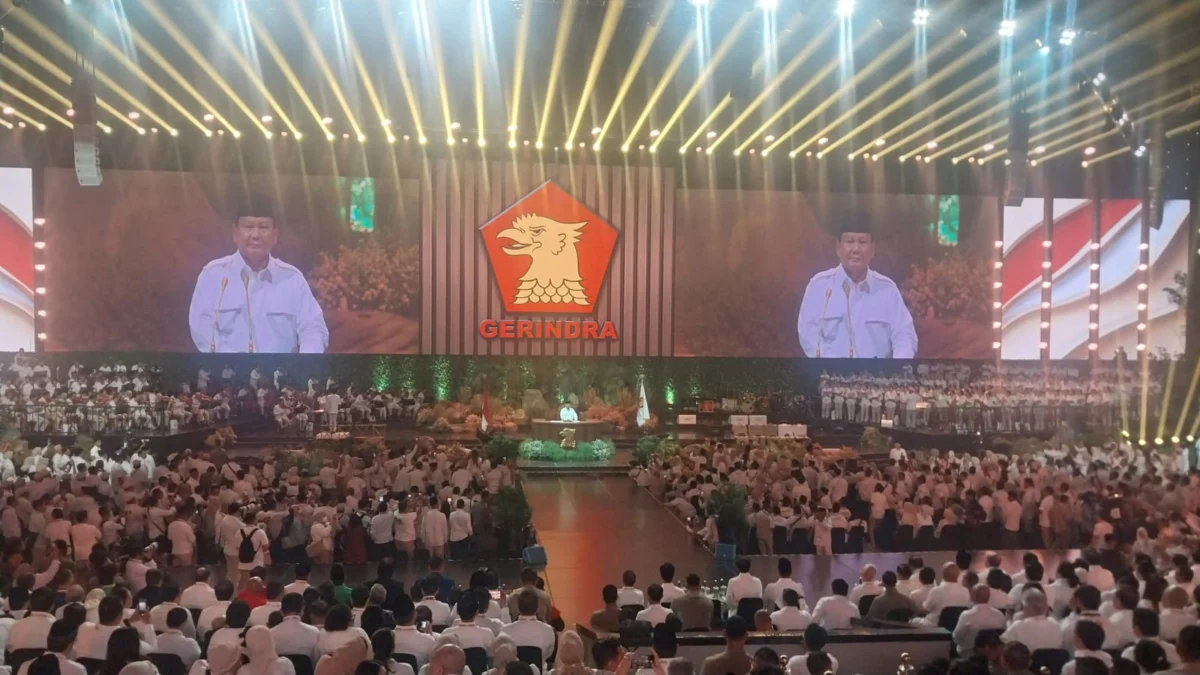 Ketua Umum Partai Gerindra sekaligus Presiden ke-8 RI Prabowo Subianto saat memberikan pidato politik di hadapan ribuan kader, Sentul, Kabupaten Bogor, pada Sabtu (15/2). Foto: Regi