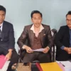Ketua Tim Kuasa Hukum dari Sembilan Bintang & Partners, Rd. Anggi Triana Ismail (Tengah) bersama jajaran. (Yudha Prananda / Jabar Ekspres)