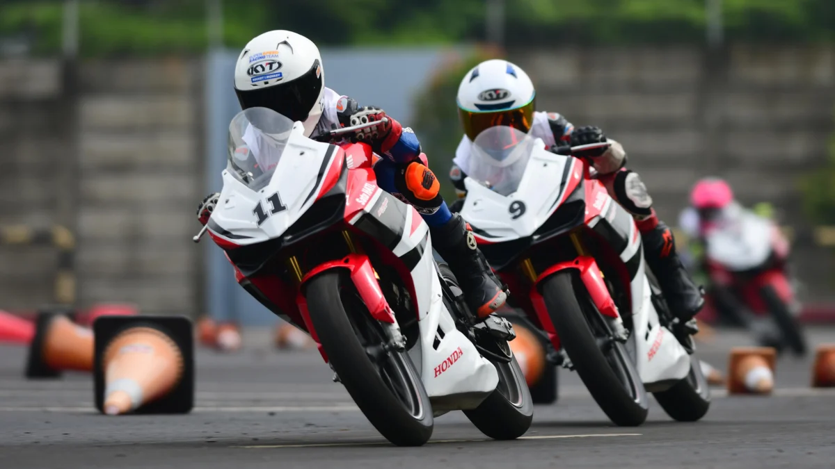 Jajaran 7 pebalap belia yang lolos sebagai siswa AHRS 2025. Mereka berhasil lolos melalui seleksi yang ketat pada Minggu dan Senin, 16-17 Februari 2025 di Astra Honda Safety Riding & Training Center Deltamas, Jawa Barat.
