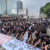 Ilustrasi Demo Indonesia Gelap. (Foto Instagram @narasinewsroom)