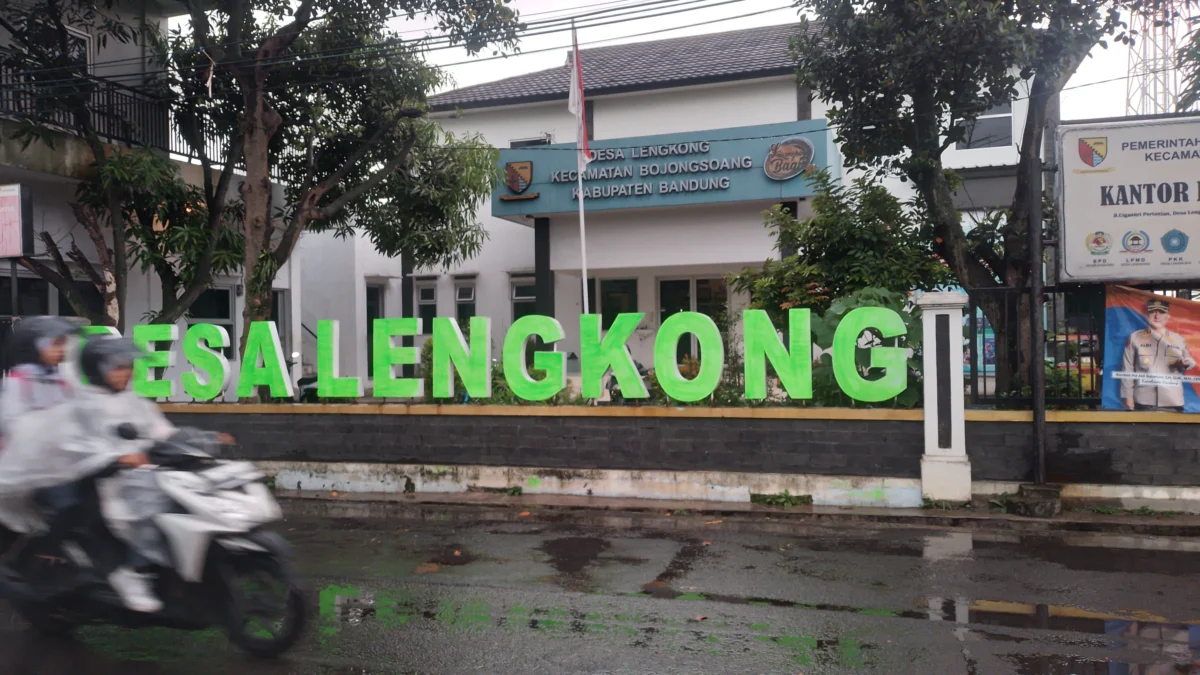 Tingkatkan Potensi, Desa Lengkong Bandung Beri Warga Pendidikan Gratis untuk Bentuk SDM Berkualitas Ilustrasi: Tampak bagian depan potret Kantor Desa Lengkong, Kecamatan Bojongsoang, Kabupaten Bandung. (Yanuar/Jabar Ekspres)