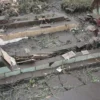 Ribuan makam di Tempat Pemakaman Umum (TPU) Bojongsoang di Desa Bojongsoang, Kecamatan Bojongsoang, Kabupaten Bandung porak poranda setelah tergerus aliran sungai Cikapundung. Foto: Agi / Jabar Ekspres