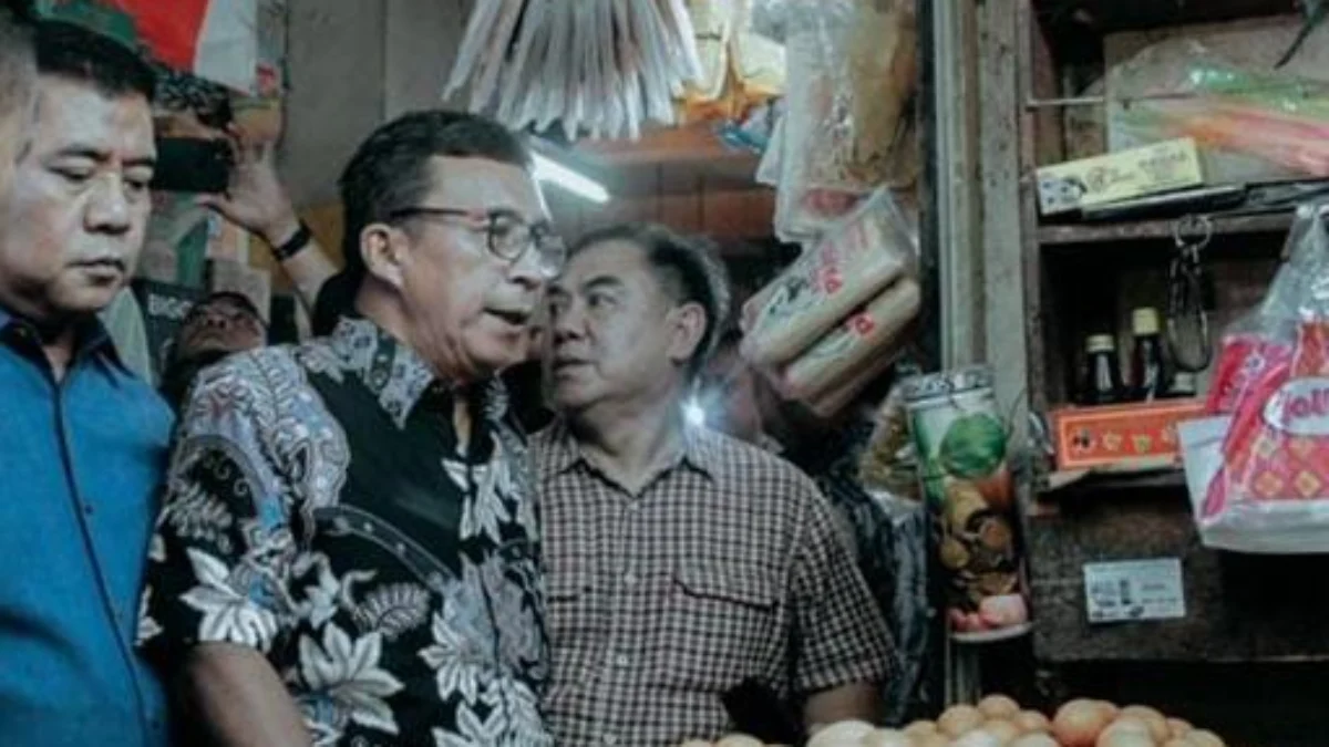 Sekda Kota Bogor, Hanafi, bersama jajaran saat melakukan sidak di Pasar Anyar Blok C dan D. (Yudha Prananda / Jabar Ekspres)