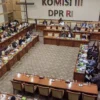 Rapat kerja Komisi III DPR RI bersama seluruh mitra kerja di kompleks parlemen, Senayan, Jakarta, Rabu (12/2/2025