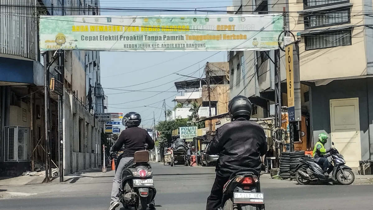 Keberadaan tempat prostitusi saat ini banyak tersebar diberbagai wilayah Kabupaten Kota di Jawa Barat membuat keprihatinan semua pihak.