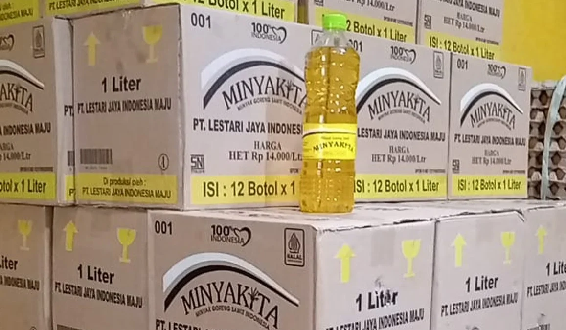 Harga Minyakita di Atas HET, Rakyat Kecil Makin Susah! Kemendag sepertinya tidak mampu untuk menurunkan kembali harga Minyakita sesuai dengan Harga Ecera Tetap ( HET ) sebesar Rp 15.700 per liter.