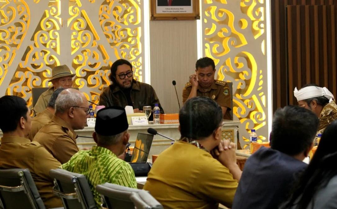 Masalah tunggakan ijazah SMASMK sekolah swasta masih berlanjut dengan menggelar audensi antara FKSS dan Disdik yang di mediasi DPRD Jabar