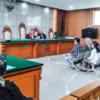 Penggeledahan yang dilakukan oleh Kejati Jabar untuk cari bukti dokumen penyalahgunaan data aset di Yayasan Margasatwa diwarnai kontak fisik.