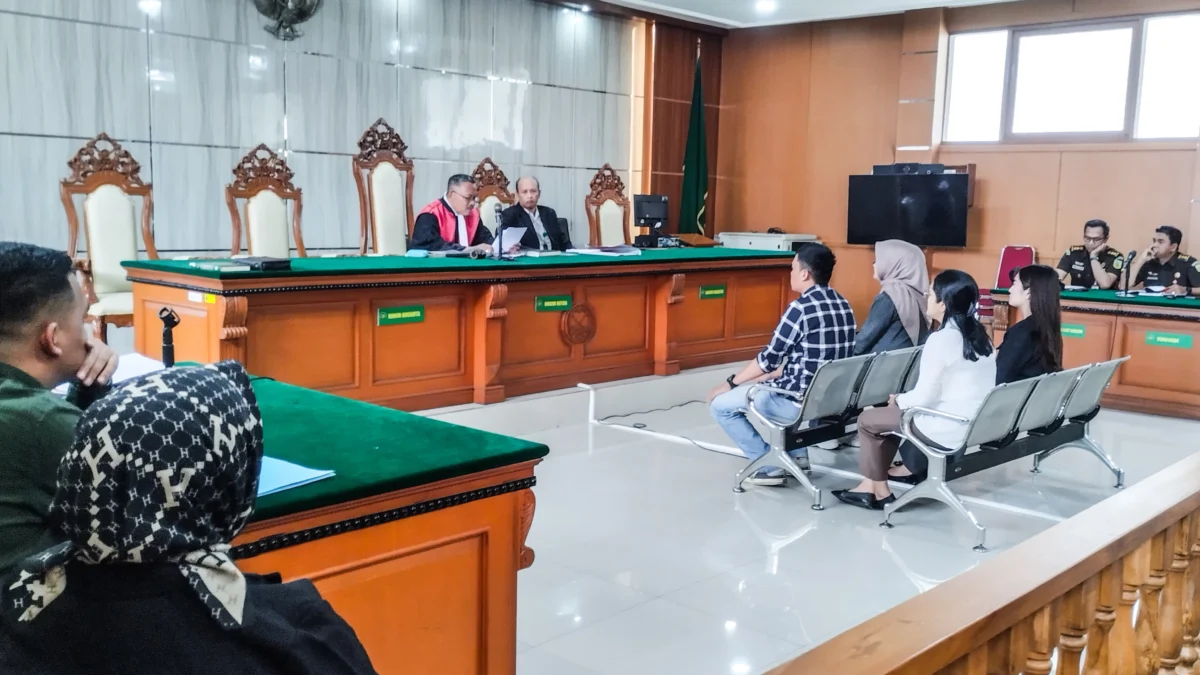 Terungkap! Penggeledahan Yayasan Margasatwa Diwarnai Kekerasan Penggeledahan yang dilakukan oleh Kejati Jabar untuk cari bukti dokumen penyalahgunaan data aset di Yayasan Margasatwa diwarnai kontak fisik.