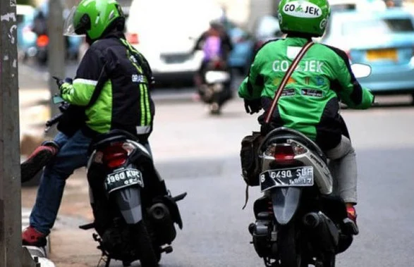 Ojek Online Hari Ini Lakukan Demonstrasi untuk Tuntut THR! Ratusan pengemudi ojek online hari ini akan demo besar-besaran untuk menuntut pemerintah memberikan Tunjangan Hari Raya ( THR ).