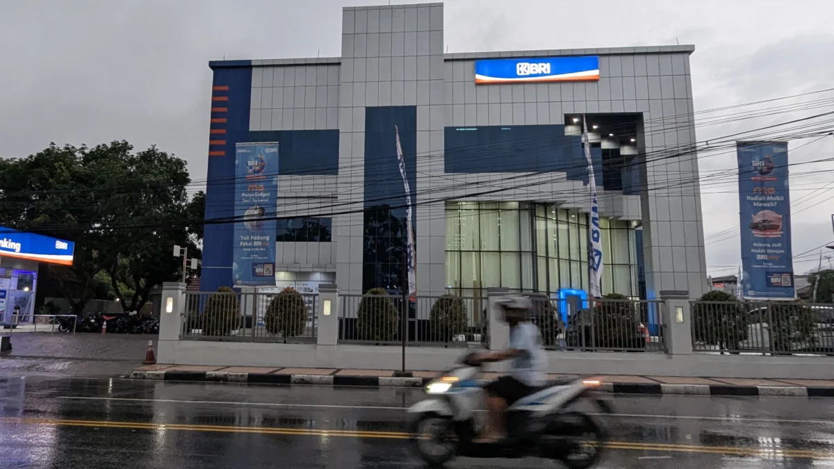 Sebanyak 26 pegawai Bank BRI melayangkan somasi atas Pemutusan Hubungan Kerja ( PHK ) secara sepihak oleh pihak manajemen.