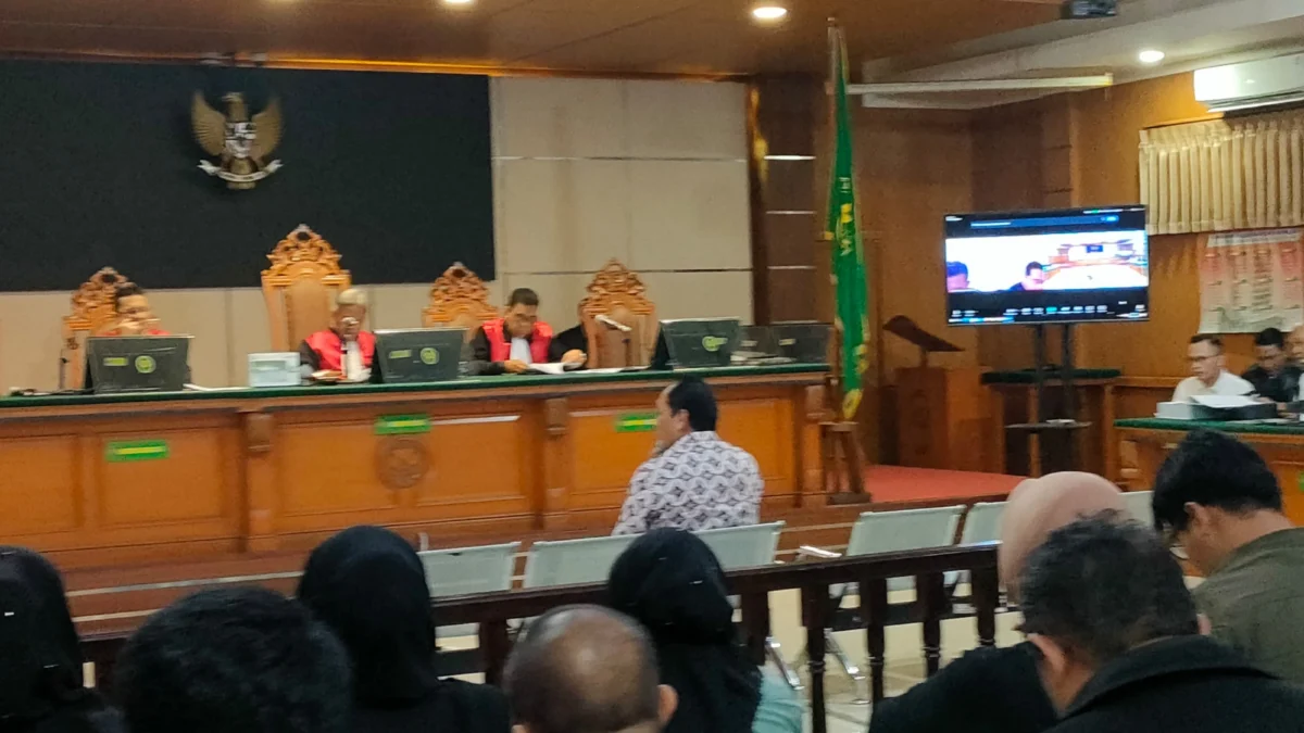 Sidang lanjutan kasus korupsi mantan Sekda Kota Bandung Ema Sumarna dan 4 Anggota dewan kembali dilanjutkan di Pengadilan Negeri Kelas 1A.