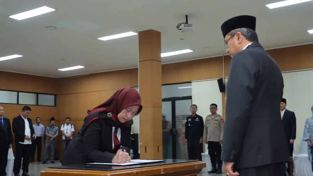 Pj Sekretaris Daerah Kota Cimahi, Maria Fitriana saat Dilantik oleh Pj Wali Kota Cimahi, Benny Bachtiar (mong)
