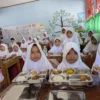 Program MBG sudah diluncurkan di Kabupaten Ciamis. Sementara di Kota Banjar, rencananyanakan dilaksanakan pada 17 Februari 2025. (Cecep Herdi/Jabar Ekspres)