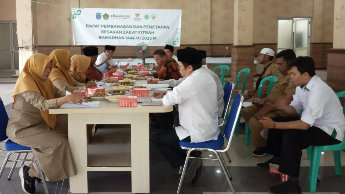 Baznas Kota Banjar bersama pihak terkait rapat penetapan besaran zakat fitrah tahun 1446 masehi, pada Senin 3 Februari 2025. (Cecep Herdi/Jabar Ekspres)