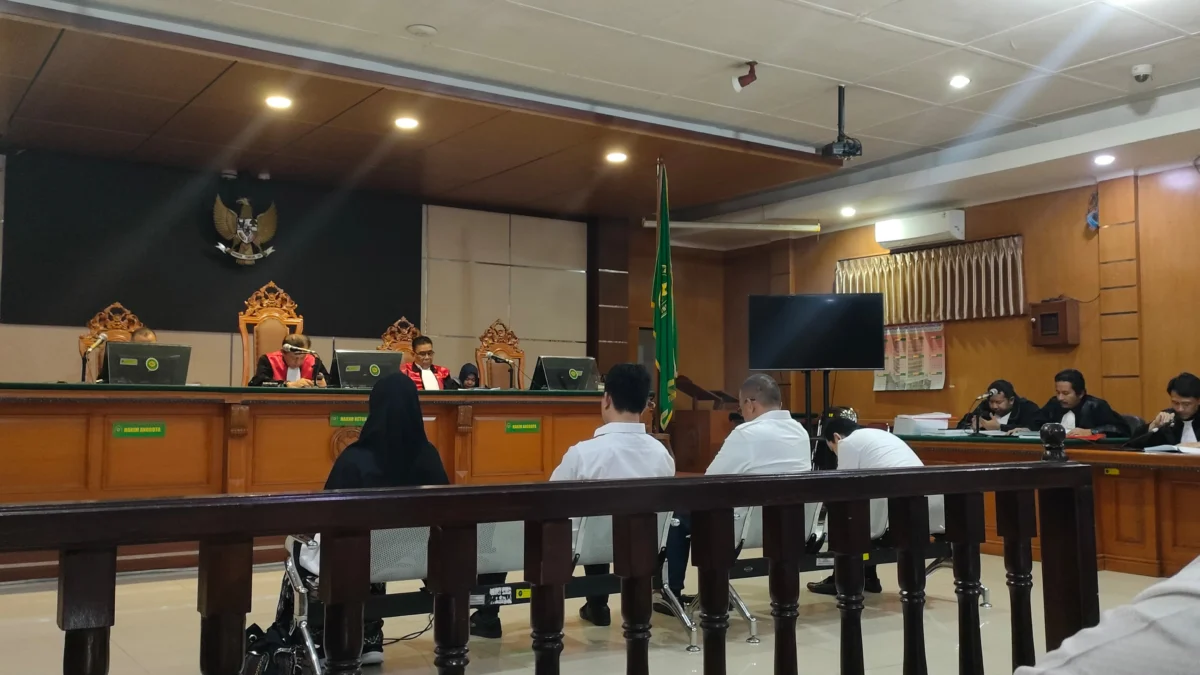 Dok. 4 Terpidana Kasus Korupsi Pasar Sindangkasih, Cigasong, Kabupaten Majalengka saat menjalani Sindang putusan pada beberapa waktu lalu. Foto. Sandi Nugraha.