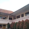 Sejumlah siswa tengah beraktivitas di lantai 2 gedung SMA Bina Muda usai jam kegiatan belajar mengajar (KBM) sekolah selesai, lokasi Desa Tenjolaya, Kecamatan Cicalengka, Kabupaten Bandung. (Yanuar/Jabar Ekspres)