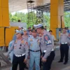 Kepala Korlantas Polri, Brigjen Agus Suryo Nugroho saat meninjau lokasi kecelakaan beruntun di Gate Tol Ciawi 2, Rabu (5/2). (Yudha Prananda / Jabar Ekspres)