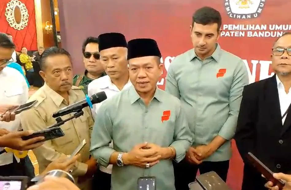 Dadang Supriatna Sambut Baik Pendidikan Militer Kepala Daerah Terpilih, Begini Katanya! Bupati Bandung Dadang Supriatna saat ditemui di Hotel Sutan Raja, Soreang, Kabupaten Bandung, Rabu (5/2). Foto Agi