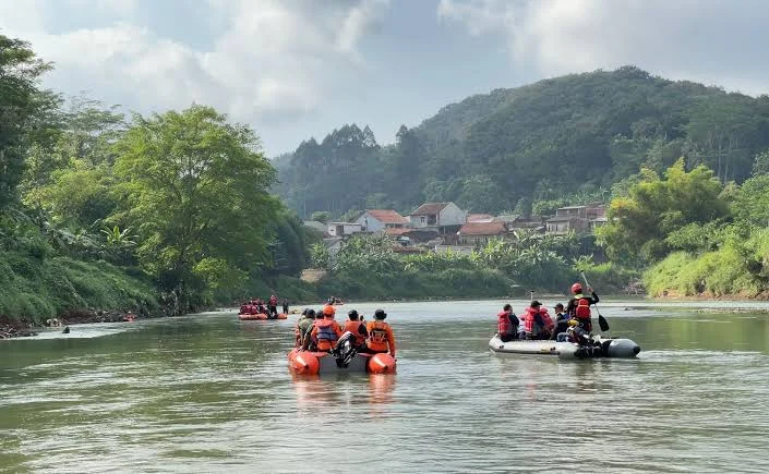 Susur Sungai sepanjang 5 kilometer di Sungai Citanduy Kota Banjar Jawa Barat. (Cecep Herdi/Jabar Ekspres)