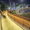 Jembatan di Alun-Alun Ciamis dilengkapi lampu yang menawan. Wajah baru Alun Alun kini menjadi buruan wisatawan. (Cecep Herdi/Jabar Ekspres)