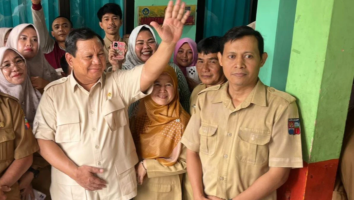 Prabowo Intip Pelaksanaan MBG di SDN Kedung Jaya Kota Bogor, Disambut Histeris Siswa-siswi Presiden Prabowo Subianto saat menyapa para Siswa-siswi di SDN Kedung Jaya 1 Kota Bogor, Senin (10/2). (Yudha Prananda / Jabar Ekspres)