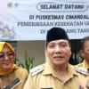 Pj Bupati Bogor Bachril Bakri saat memberikan tanggapan kepada awak media seusai meninjau pemeriksaan kesehatan gratis di Puskesmas Cimandala, Sukaraja, Kabupaten Bogor, pada Senin (10/2). Foto : Regi