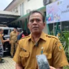 Plt Kadinkes Kabupaten Bogor, Agus Fauzi saat memberikan tanggapan kepada awak media di Puskesmas Cimandala, Sukaraja, Kabupaten Bogor, pada Senin (10/2). Foto : Regi