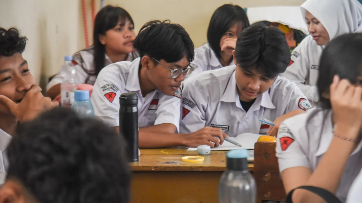 Ilustrasi: Kegiatan Belajar Mengajar (KBM) siswa SMA di Kota Bandung, Senin (10/2). Foto: Dimas Rachmatsyah/Jabar Ekspres