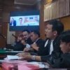 Dok. Mantan Sekda Kota Bandung, Ema Sumarna saat jalani sidang perdana atas kasus dugaan korupsi Bandung Smart City secara online. Selasa (11/2). Foto. Sandi Nugraha / Jabar Ekspres