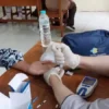 Masyarakat Bandung Barat tengah memeriksakan kesehatannya di Puskesmas Ngamprah. Dok Dinkes Bandung Barat