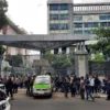 Gelar Aksi di Depan Kejati Jabar, Ratusan Masyarakat Minta Usut Kasus Ini Gelar Aksi di Depan Kejati Jabar, Ratusan Masyarakat Minta Usut Kasus Ini