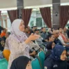 Salah Seorang Peserta Mitigasi Bencana Teman Tuli saat Memberikan Pertanyaan pada BPBD Kota Cimahi soal I formasi Mitigasi (mong)