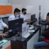 Warga saat Mendaftar PKG di Puskesmas Cipageran (Mong / Jabar Ekspres)