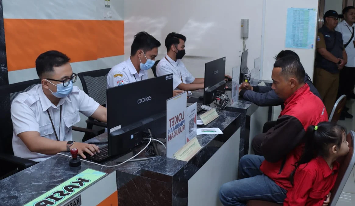 Pastikan PKG Mudah Diakses, Pemkot Cimahi: Berlaku di Semua Puskesmas! Warga saat Mendaftar PKG di Puskesmas Cipageran (Mong / Jabar Ekspres)