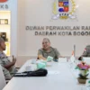 Curhat ke DPRD, Tim Tagana Kota Bogor Bahas Peran dan Kebutuhan Ambulans Tim Tagana Kota Bogor saat menyambangi Ketus DPRD Kota Bogor, Adityawarman Adil. (Yudha Prananda / Jabar Ekspres)