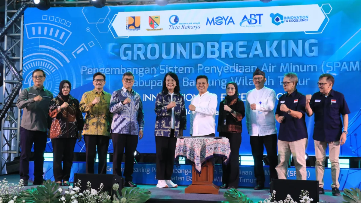 Wakil Menteri Pekerjaan Umum, Diana Kusuma Astuti, memberikan apresiasi terhadap kolaborasi antara Pemerintah Kabupaten Bandung dan PDAM Tirta Raharja dalam pembangunan Proyek Pengembangan Sistem Penyediaan Air Minum (SPAM) di Ciparay. Foto Istimewa