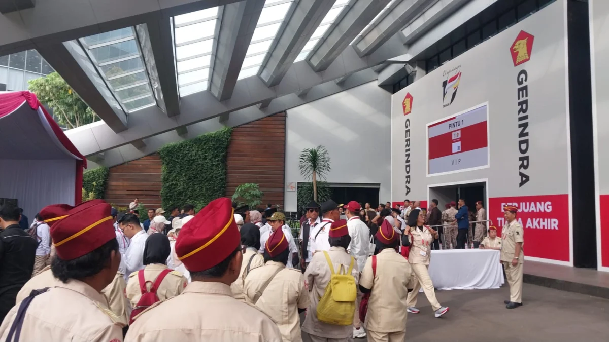 Situasi SICC di dalam gerbang, kader gerindra mulai berdatangan, Sabtu (15/2). Foto: Regi / Jabar Ekspres