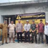 Pengosongan satu unit rumah yang dilakukan di wilayah Desa Cikahuripan, Kecamatan Cimanggung, Kabupaten Sumedang. (Yanuar/Jabar Ekspres)