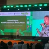 Wakil Rektor Bidang Pendidikan dan Kemahasiswaan Deni Noviana saat memberikan sambutan dihadapan ratusan mahasiswa IPB di Auditorium FEM, Dramaga, Kabupaten Bogor, pada Selasa (18/2). Foto : Regi