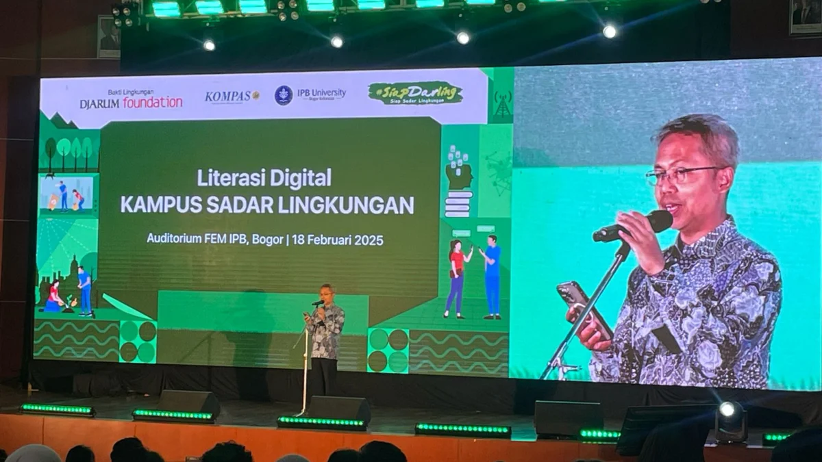 Wakil Rektor Bidang Pendidikan dan Kemahasiswaan Deni Noviana saat memberikan sambutan dihadapan ratusan mahasiswa IPB di Auditorium FEM, Dramaga, Kabupaten Bogor, pada Selasa (18/2). Foto : Regi