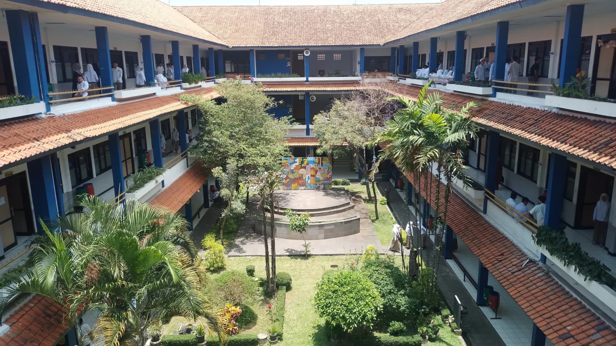 Lingkungan SMA Al Masoem di wilayah Desa Cipacing, Kecamatan Jatinagor, Kabupaten Sumedang, Jawa Barat. (Yanuar/Jabar Ekspres)