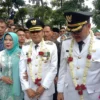 Wali Kota Cimahi, Ngatiyana dan Wakil Wali Kota Cimahi, Adithia Yudhistira saat Tiba di Gedung DPRD Cimahi (mong)