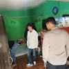 Kapolsek Ciparay IPTU Ilmansyah saat menangkap pelaku peredaran obat-obatan keras tanpa izin di Kecamatan Ciparay, Kabupaten Bandung. Foto Istimewa