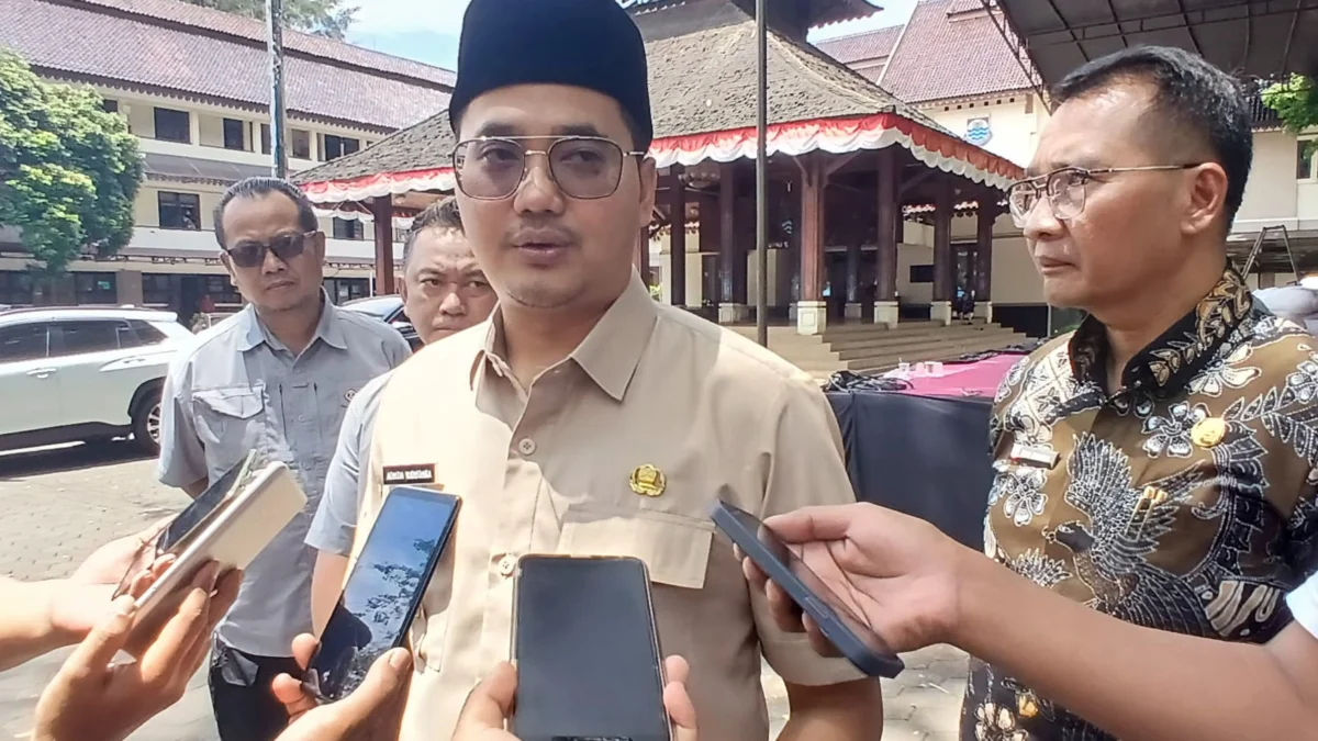 Wakil Wali Kota Cimahi, Adithia Yudhistira Tegaskan Akan Perketat Regulasi di Kawasan Alun-Alun Cimahi/Firman Satria/Jabar Ekspres/