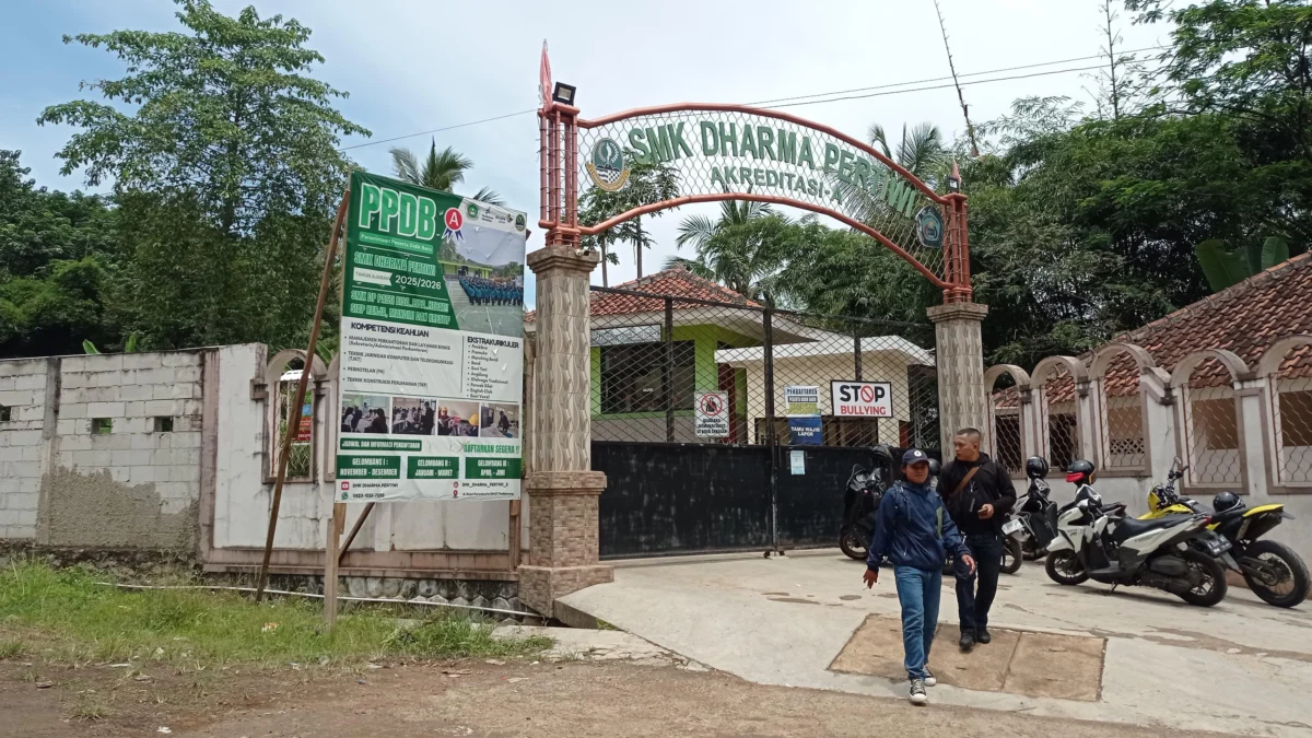 SMK Dharma Pertiwi di Jalan Raya Purwakarta, Kecamatan Padalarang, Kabupaten Bandung Barat (KBB). Jumat (21/2). Dok Jabar Ekspres/Suwitno