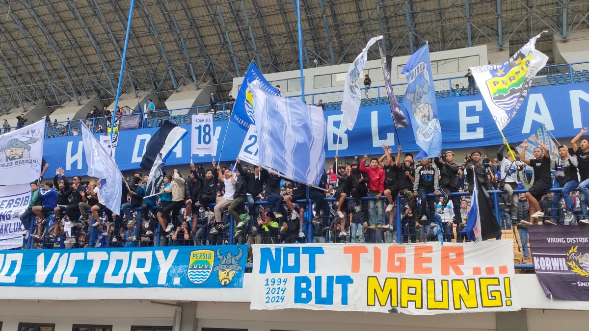 Dok. Amino Bobotoh saat berikan suntikan semangat kepada tim Persib Bandung. Foto. Sandi Nugraha.